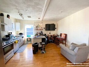 128 Hillside St in Boston, MA - Building Photo - Building Photo