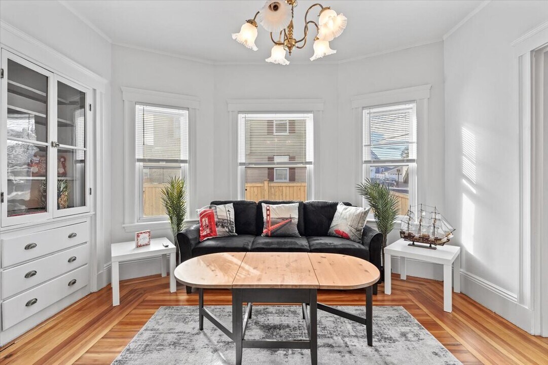 9 Wilshire St, Unit 1 in Winthrop, MA - Foto de edificio