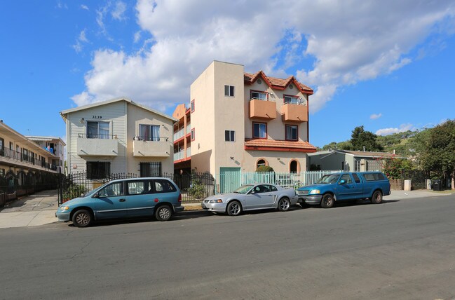3245 Andrita St in Los Angeles, CA - Building Photo - Building Photo