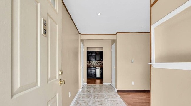 325 Cricket Ln in Woodbridge, NJ - Foto de edificio - Building Photo