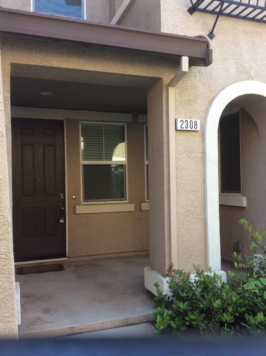 2308 Las Palomas Loop in Lincoln, CA - Building Photo