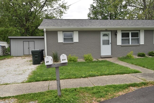 property at 931-935 W 6th St