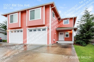 1557 NW 5th Ave in Oak Harbor, WA - Building Photo