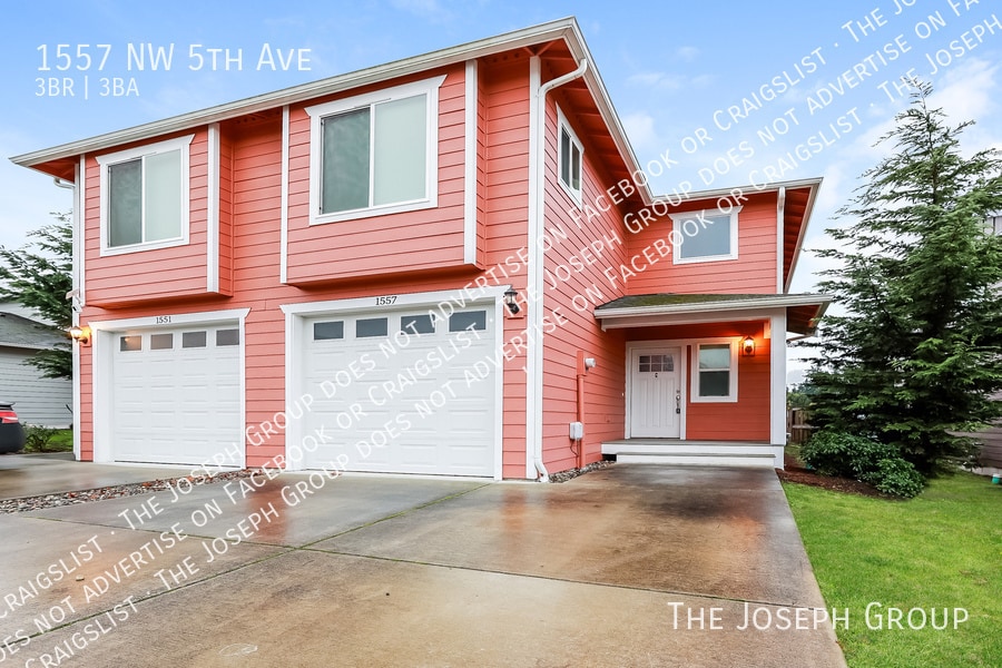 1557 NW 5th Ave in Oak Harbor, WA - Building Photo