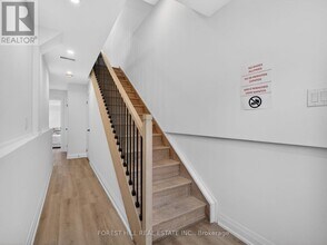 5 Hopperton Dr in Toronto, ON - Building Photo - Building Photo