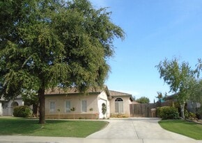 9803 San Ysidro Ln in Bakersfield, CA - Building Photo
