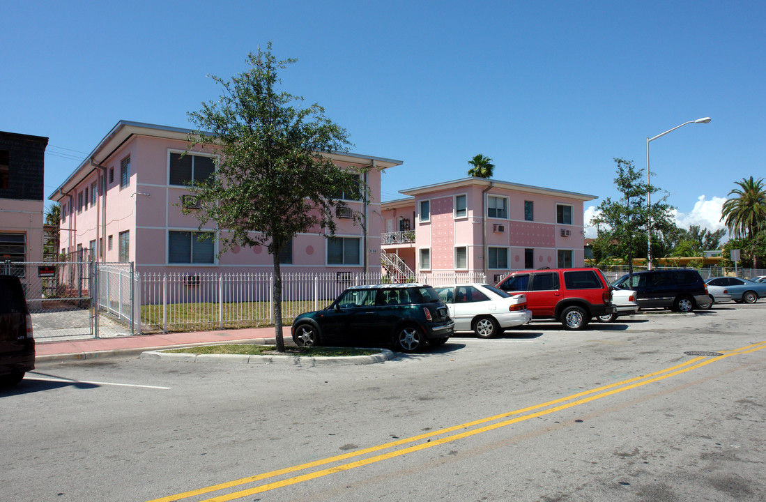 1120-1130 Marseille Dr in Miami Beach, FL - Building Photo