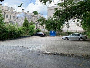 3668 Kingsboro Rd NE, Unit 1 in Atlanta, GA - Foto de edificio - Building Photo