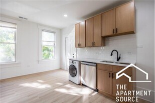 2301 N Leavitt St in Chicago, IL - Building Photo