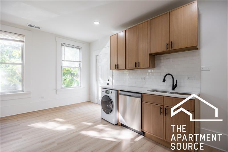 2301 N Leavitt St in Chicago, IL - Building Photo