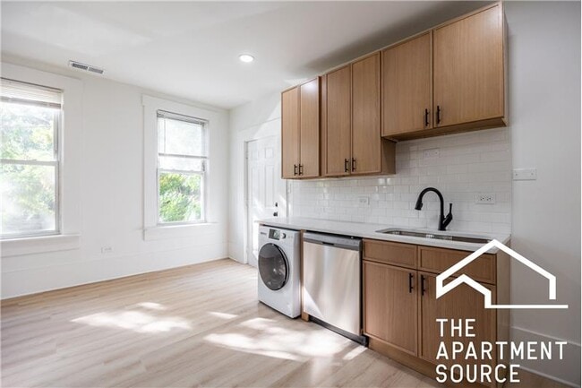 property at 2301 N Leavitt St