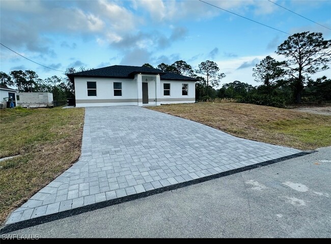 411 Wickham Ave S in Lehigh Acres, FL - Building Photo - Building Photo