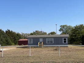 9572 SW Eugene Rd in Augusta, KS - Building Photo