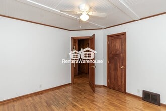 5531 NW Venetian Dr in Kansas City, MO - Building Photo - Building Photo