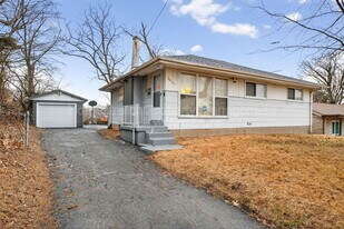 2403 Gardner Dr in St. Louis, MO - Building Photo