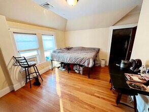 235 Commonwealth Ave in Chestnut Hill, MA - Foto de edificio - Building Photo