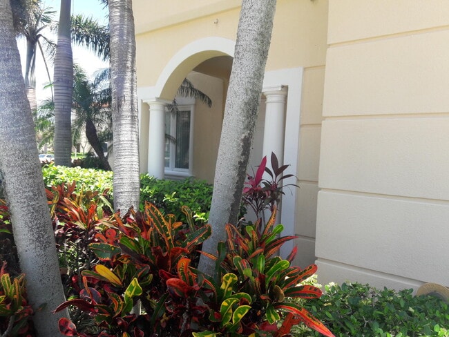 property at 37 Harbour Isle Dr E