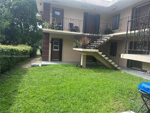 2335 NE 172nd St in North Miami Beach, FL - Building Photo - Building Photo