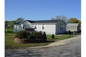 Lake Wind Estates in Pontoon Beach, IL - Building Photo