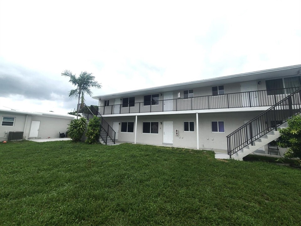 2719 Lincoln St, Unit 4 in Hollywood, FL - Foto de edificio