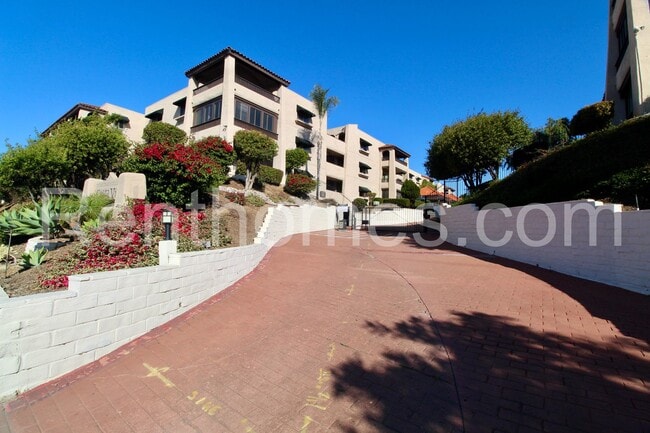 property at 2522 Clairemont Dr