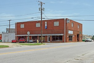 111 S Main St in Springdale, AR - Building Photo