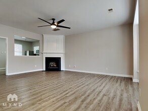 3968 Elizabeth Glen Way in Jamestown, NC - Foto de edificio - Building Photo
