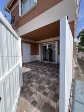112 E 5th St in Hialeah, FL - Building Photo - Building Photo