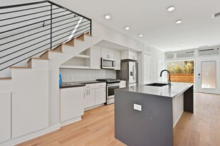 2002 E 7th St in Austin, TX - Building Photo