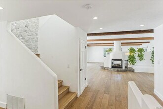 25650 Timpangos Dr in Calabasas, CA - Building Photo - Building Photo