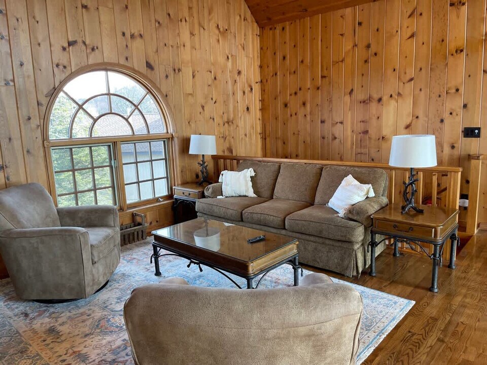 122 The Oz Rd in Beech Mountain, NC - Foto de edificio
