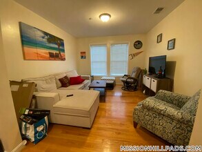 207 Hillside St in Boston, MA - Building Photo - Building Photo