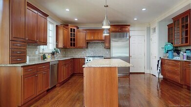 59 Crescent Rd in Westport, CT - Building Photo - Building Photo