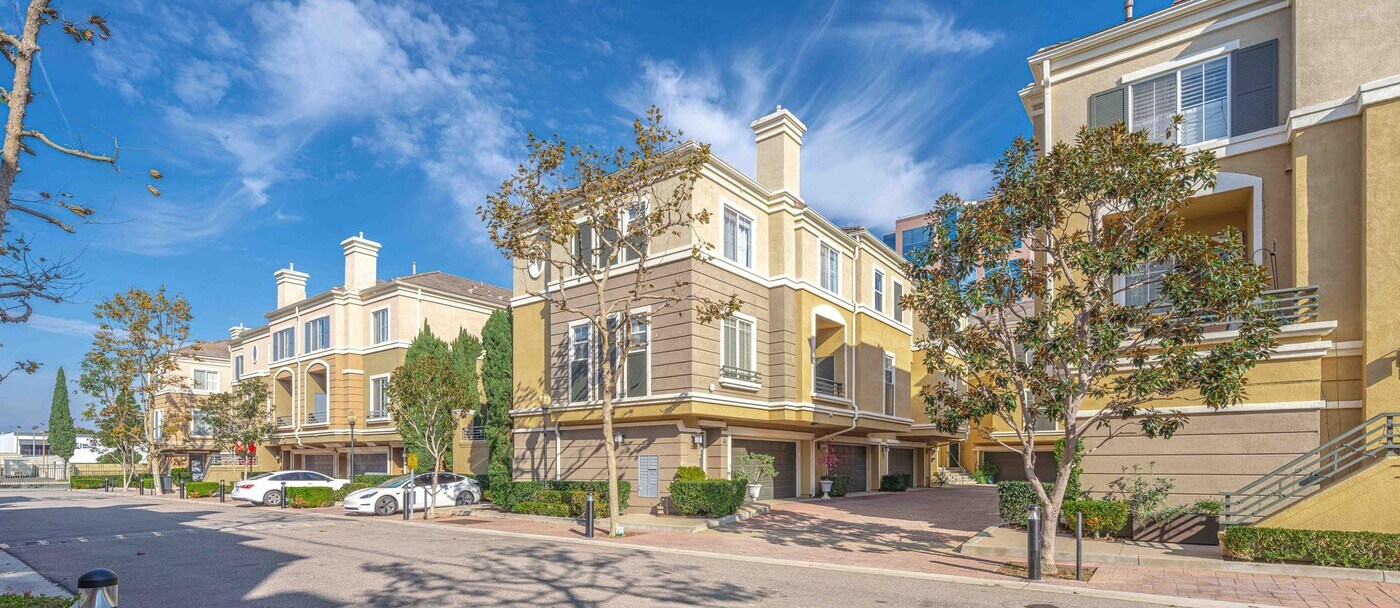 3407 S Main St in Santa Ana, CA - Building Photo