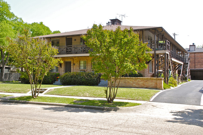 Cedar Lodge Apartments in Dallas, TX - Building Photo - Building Photo