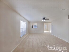 7543 Oxford Garden Cir in Apollo Beach, FL - Building Photo - Building Photo