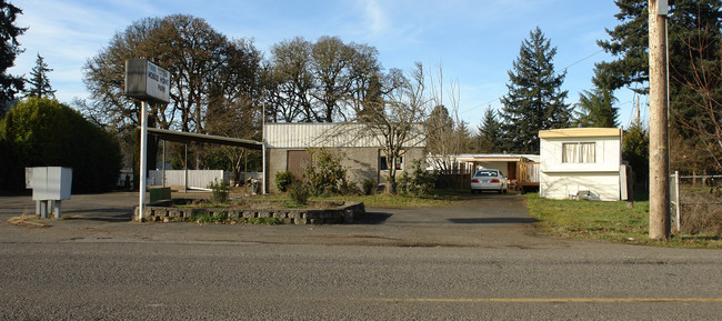 4660 Franklin Blvd in Eugene, OR - Building Photo - Building Photo