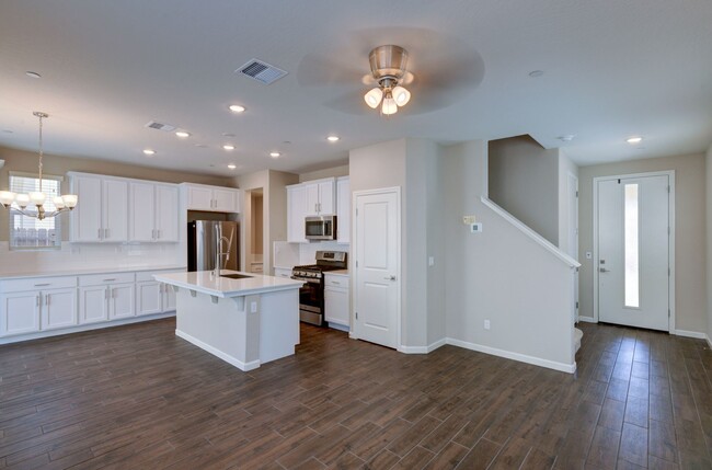 1111 Significant Wy W in Madera, CA - Building Photo - Building Photo