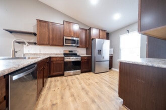 15141 Emory Cir in Apple Valley, MN - Building Photo - Building Photo