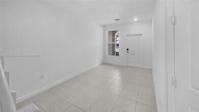 5534 NW 27th Pl in Lauderhill, FL - Building Photo - Building Photo