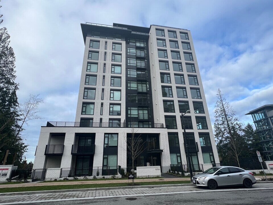 8750 University Cres in Burnaby, BC - Building Photo