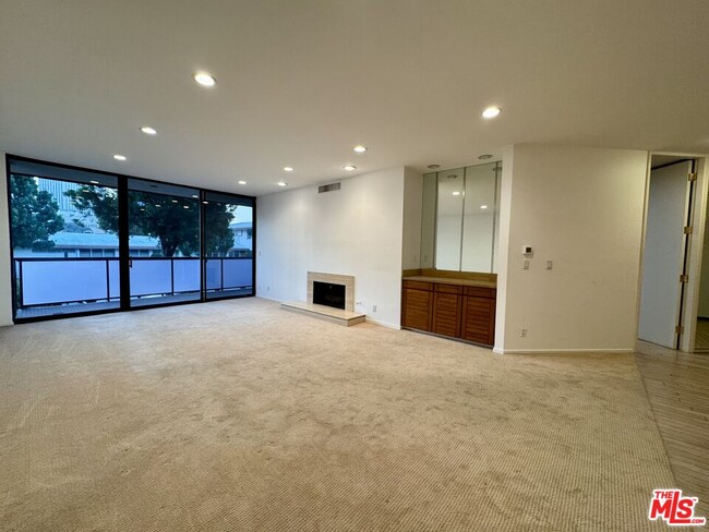 268 S Lasky Dr in Beverly Hills, CA - Building Photo - Building Photo