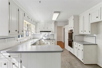 5189 Hidden Branches Cir in Dunwoody, GA - Building Photo - Building Photo