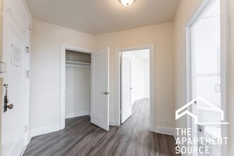 2774 N Milwaukee Ave, Unit 102 in Chicago, IL - Building Photo - Building Photo