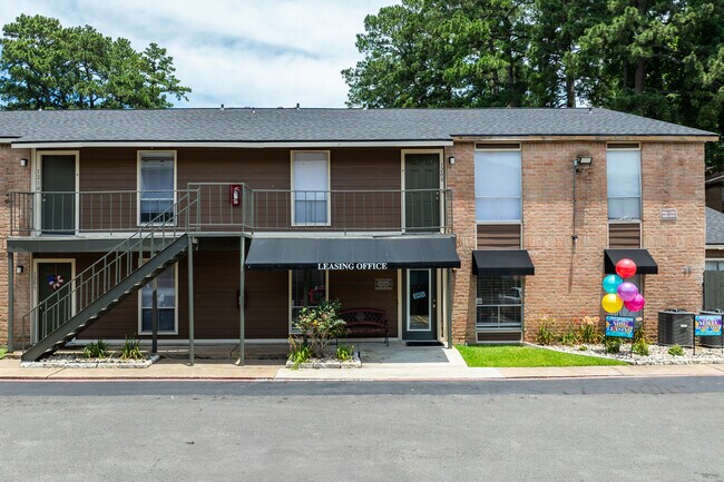 Santa Fe Trails Apartments in Huntsville, TX - Building Photo - Building Photo
