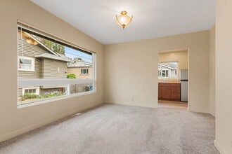 2114 Dexter Ave N in Seattle, WA - Building Photo - Building Photo