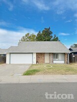 4673 Tallyho Dr, Unit 2 in Sacramento, CA - Building Photo