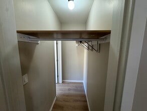 305 E Clarence St in Milwaukee, WI - Building Photo - Building Photo