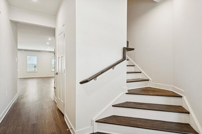 270 Chase Dr in Downingtown, PA - Foto de edificio - Building Photo