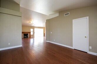 7205 W Los Gatos Dr in Glendale, AZ - Foto de edificio - Building Photo